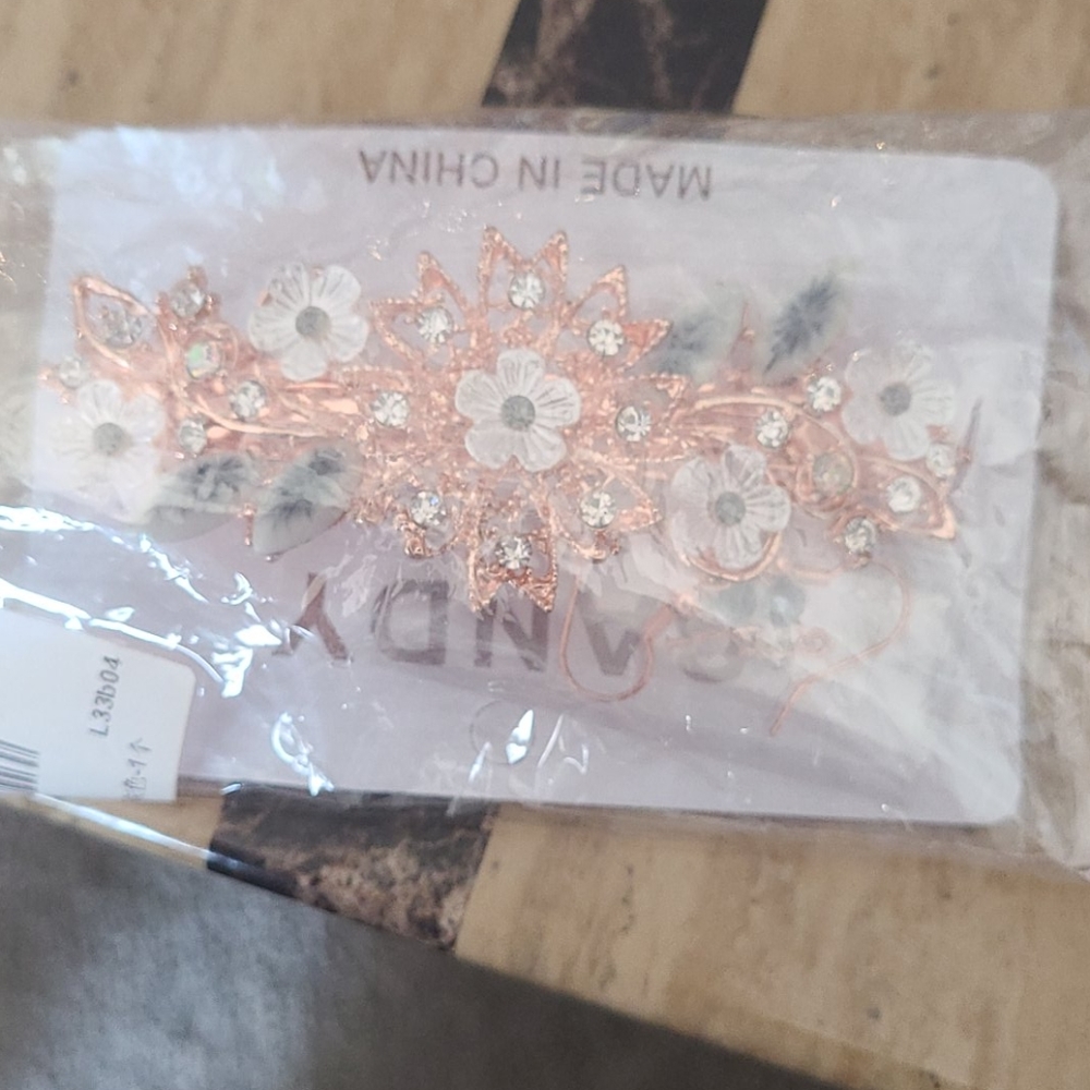 NWT Gorgeous Rose Tone Hair Clip